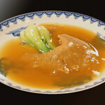 Yokohama Chuukagai Pekin Hanten - 肉厚で食べ応えのある上質国産ふかひれ姿煮