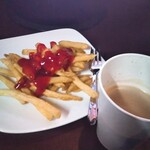 快活CLUB - 料理写真:無料食べ放題のポテト