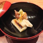 Soba Hirakawa - 2月蕎麦懐石　炊き合わせ：焼ネギ、すだれ麩、鴨の治部煮
