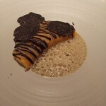 ロオジエ - トリュフオムレツ。いわゆる鉄板。