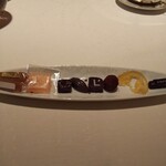 ロオジエ - キャラメル二種、パート ド フリュイ、ショコラ五種、日向夏。これでも かなり頑張ったほう。