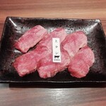 Miyakonojou Yakiniku Ejima - 上たん塩（１００ｇ・１２９８円）