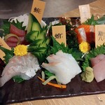 九州魂 - お刺身五点盛り クーポンで半額 599円 九州醤油で勧められて食べてみたけど普通の醤油の方が好き(^^;