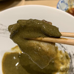 鮨 由う - 蒸し鮑の肝ペースト和え アップ