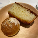 サンタキアラ - じゃが芋のフォカッチャと全粒粉のパン