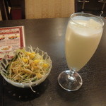 サウガット - ランチセットのサラダとラッシー