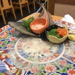 海の幸 磯の坊 - カワハギのお刺身（薄造り）
      カワハギがまだピクピクしてました！
      