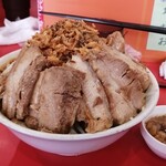 あいすべきものすべてに - 豚ラーメン汁無し、チーズ(野菜&脂マシ)