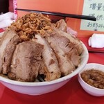 あいすべきものすべてに - 豚ラーメン汁無し、チーズ(野菜&脂マシ)