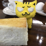 ラ・マルセイユ - なんじゃ！このトーストの厚みは