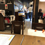 LaVASARA CAFE&GRILL 浅草店 - 4人掛けの席へ案内されました