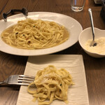 LaVASARA CAFE&GRILL 浅草店 - ペペロンチーノ(大盛は+¥300)と粉チーズ