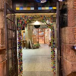 LA CEPA - 店内から外を眺めたところ