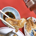 三陽軒 - 餃子リフト
      パリパリジューシーな餃子