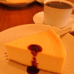 カフェブーサン - チーズケーキとブレンドコーヒー