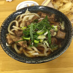 うどん屋 かず - 『肉うどん 700円＋玉ねぎ天 120円なり』