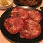 焼肉や漫遊亭 - ネギ塩牛タン