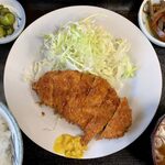 Tonku ni - とんかつ定食 ¥690 のとんかつ