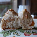 Pankouboukurumiruku - くるみパン（甘夏ピール入り）断面アップ