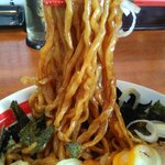 竹本商店 煮干センター アジト - 迫力の麺リフト！