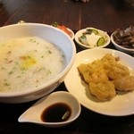 茉莉花 - ４月のランチ　お粥と焼ワンタン