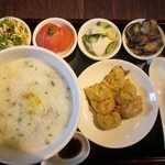 茉莉花 - ４月のランチ　焼ワンタンは海老と春キャベツ