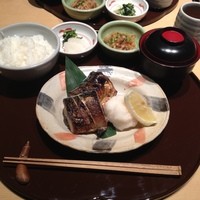 伊豆の旬 やんも 丸の内店 - サバの塩焼きランチ