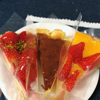 フルーツケーキファクトリー_0