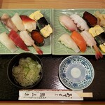鮨三楽 - 大入り寿司(1100円)です。