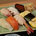 Sushi Sanraku - 右側です。