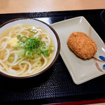 さか枝うどん - かけうどんと、コロッケ