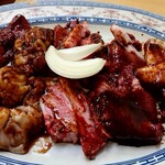 松屋 - 左から、牛ロース(780円)、牛ホルモン(380円)、並カルビ(600円)、たれタン(750円)、豚トロ(380円)