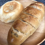 ムジカブラン - (奥)高菜のおやき
                                (手前)くるみチーズ