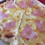 トスカーナ - ピッツァ（モルタデッラハムとチーズ）