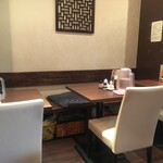 (内観)テーブル席