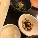 私のごはん屋さん ドン ムニュ - 生姜焼き定食の小鉢2種と漬物
