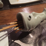 ステラ - お魚の口に食べた串を掘り込んでいきます 笑