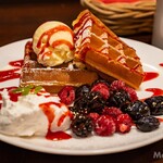 R.L WAFFLE CAFE - ベリーのワッフル