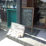 梅月 - お店の入口にランチメニューがあります