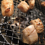 塩ホルモン 周吾 - 特上ガツは､じっくり焼きます♡
      まるで少し歯応えのある帆立...♪*ﾟ