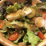 塩ホルモン 周吾 - サラダ♬
      新鮮でドレッシングも
      美味しい♡