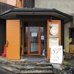 87cafe - お店の前
