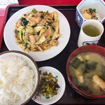 ドライブイン夕陽‎ - 「ホルモン定食」（1,150円）は全メニュー中一番高価なのです。