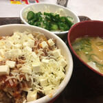 Sukiya - ・クリームチーズアラビアータ牛丼[ミニ]＋とん汁オクラサラダセット