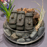 プレゼンテ スギ - 2020.2 食べられなそうで食べられる（モアイ像フィナンシェ）