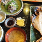 囲炉茶屋 - 金目鯛の干物定食、あじのたたき付き（２１００円）