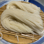 銀座 佐藤養助 - 冷水でバッチリ締められたキラキラうどん