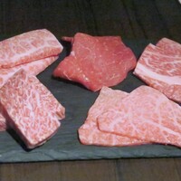 焼肉 じゅん - 左上からカルビ、赤身、上ロース 下はカイノミ、とも三角