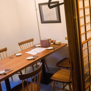 2樓餐桌包間 (5~6人) 最適合公司宴會和酒會的古民居風格的房間