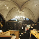 ヒビノビア - 天井（ドーム型のレトロな天井が歴史を感じる）